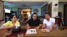 Raffi Ahmad dan Nagita berbinca dengan pengecara kondang Hotman Sitompul 