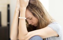 Ilustrasi keadaan seorang wanita yang menyesal