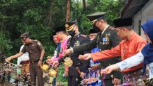 Dandim Bengkalis Letkol Inf Endik Yunia Hermanto saat ziarah makam pada hari jadi ke 510 Bengkalis