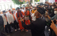 Iring-iringan PKS saat datang ke KPU dengan membawa kelompok seni Betawi /MNC