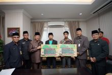 Penyerahan bonus umrah 