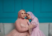 Natalia Holscher dan Putri Delina