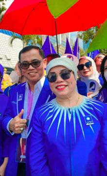 Haji Faisal dan Istri saat bergabung dalam partai PAN