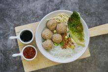 Bakso Makanan khas Indonesia yang enak disantap saat hujan/bpguide
