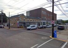 Mobil Menabrak Kerumunan Orang di Luar Bar Pennsylvania, Menewaskan 1 Orang dan Melukai 17 Orang Lainnya