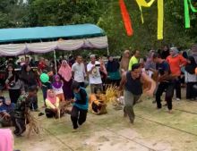 Permainan rakyat di Desa Simpang ayam