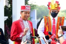 Potret Presiden Joko Widodo Dalam Balutan Baju Adat Beton saat Pimpin HUT Kemerdekaan ke-77 RI 2022 di Istana Merdeka (Sektetariatkabinet)