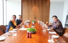 Susi Pudjiastuti, Ketua Umum DPP Partai Perindo Hary Tanoesoedibjo dan Ketua Umum Partai Golkar Airlangga Hartarto. Sumber: Inews.id