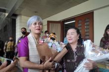 Potret Irma Hutabarat Aktivis Sosial yang Turut Hadir Diacara Kelulusan Alm Brigadir Yoshua atau Brigadir J di Tangerang Selatang, Selasa (23/8/2022)/caritau.com