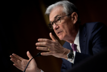 Saham merosot, dolar naik karena Powell menakuti pasar