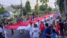 Potret Kirab Merah Putih Sepanjang 1.700 meter Lintasi Monas (detik.com)