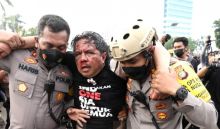 Potret Ade Armandi Usai Dikroyok Masa Demonstrasi Jokowi Jilid 3 (Akurat.id)