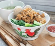 Ada cerita dibalik legenda mangkok ayam. Sumber: Internet