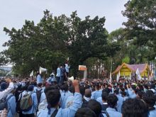 Demo kenaikan BBM di DPRD Riau 