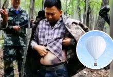 Seorang pemetik kacang di China beruntung bisa lolos setelah balon hidrogennya meledak keluar jalur dan lepas kendali sebelum jatuh di jarak 300 km. South China Morning Post
