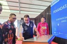 Potret Anies Baswedan Gubernur DKI Jakarta Resmikan 4 Pasar Cipinang Kebembem (Dok. medcom.id)
