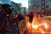 Iran Batasi Penggunaan WhatsApp, Instagram Saat Protes Atas Kematian Mahsa Amini Meningkat