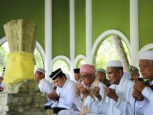 Saat ziarah makam Sultan Pejabat Pemkab Siak