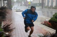 Banjir dan Pemadaman Listrik Terjadi Saat Badai Ian Menghantam Pantai di Florida