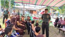 Dandim 0303 Bengkalis Letkol Inf Endik Yunia Hermanto saat dipanti asuhan Darussalam