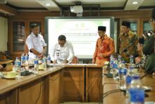 Bupati Kepulauan Meranti, M Adil saat jalin kerja sama dengan Sekolah Tinggi Kulliyatul Quran (STKQ) Al Hikam 