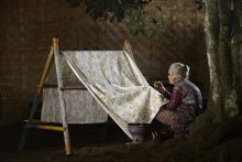 Membatik. Sumber: 500 PX.COM