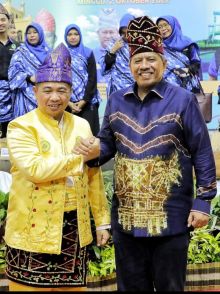 Bupati Siak Alfedri bersama Bupati Tanah Datar/Net