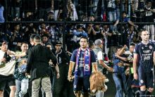 Potret Bentrok Aremania dengan Pihak Kepolisian (Foto: KompasTv)