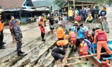  Tenggelam Akibat Terhempas Gelombang Laut Enam Nelayan Berhasil Diselamatkan