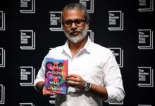 Penulis Sri Lanka Shehan Karunatilaka Memenangkan Booker Prize 2022