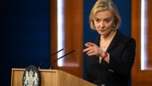 Perdana Menteri Inggris Liz Truss yang Mengundur Diri Karena Permasalahan Pajak. (Foto: CNBC Indonesia)