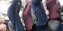 Potret Seorang Laki-laki yang Mencoba Tempelkan Alat Kelaminnya di Bokong Perempuan di KRL. (Diadona/Foto)
