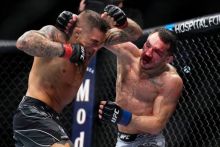Duel Berdarah MMA, Poirier Kalahkan Chandler di Ronde 3. (MMA Fighting/Foto) 