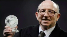 Keluarga pemenang Piala Dunia Inggris, Nobby Stiles akan menuntut FA atas cedera otak /AFP