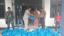  Program Jumat Barokah PTPN V kepada masyarakat kurang mampu di Kabupaten Kampar, Riau. Anak perusahaan Holding Perkebunan Nusantara III Persero tersebut menyalurkan bantuan sembako melalui program Jumat Barokah kepada masyarakat di lima desa di Kampar.