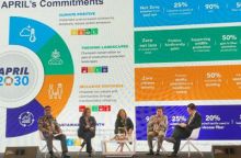 Direktur Utama Riau Andalan Pulp and Paper (RAPP) Sihol Aritonang memberikan penjelasan komitment APRIL2030 pada saat panel di acara B20 di Bali.