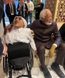 Morgan FreeMan & Ghanim Al Muftah di Pembukaan Piala Dunia 2022 Qatar. (Twitte)