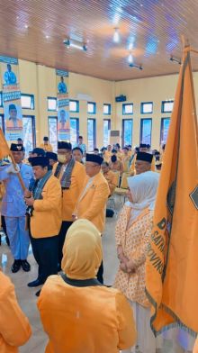  Ketua Umum DPP Satkar Ulama Indonesia Idris.Laena melantik pengurus DPD Satkar Ulama, Hiwasi dan AMSI Provinsi Jambi. 