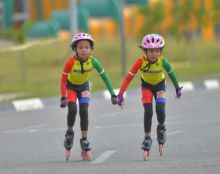 Si kembar Aslamia dan Islamia, atlet sepatu roda berprestasi asal Rohul 