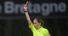 Piala Dunia 2022 mencetak sejarah dengan menggunakan wasit perempuan untuk pertama kalinya /net