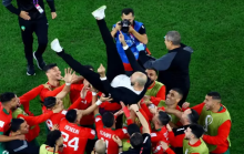 Walid Regragui, pelatih Timnas Maroko sebut dukungan akan datang dari Afrika dan Arab usai anak asuhnya berhasil lolos ke perempat final Piala Dunia 2022 /Reuters