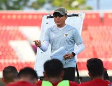 Pelatih Timnas Indonesia, Shin Tae-yong saat Melatih Pemain di Bali. (JPNN.com Bali/Foto)