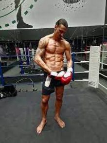 Potret Ibrahimovic saat Lakukan Latihan Tinju. (Facebook/Foto)