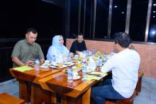 Dandim saat bersama Bupati Kasmarni