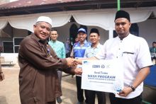 Penyerahan program bantuan YBM BRILiaN dan LAZnas PHR 