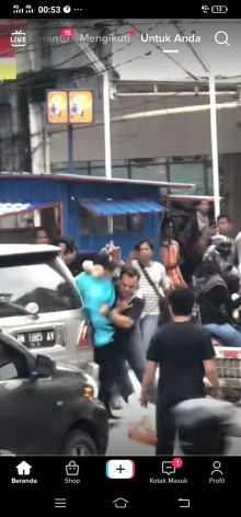 Mahasiswa di Pekanbaru Diseret dan Dibanting Aparat saat kedatangan Jokowi