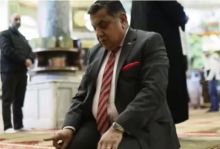 Menteri Inggris untuk Timur Tengah, Tarik Ahmad salat Dhuha di Masjid Al Aqsha (net)
