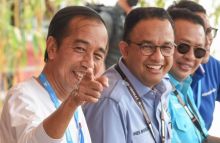 Potret Kebersamaan  Presiden Joko Widodo dan Anies BAswedan saat Formula E. (Twitter/Foto)