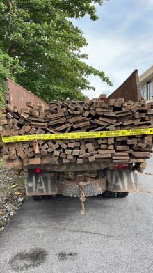 Barang bukti kayu olahan hasil illegal logging