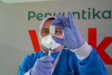 Potret Vaksinasi Dalam Negeri yang Menggunakan Jenis Vaksin Hasil Buatan Indonesia Sendiri. (kominfo/Foto)